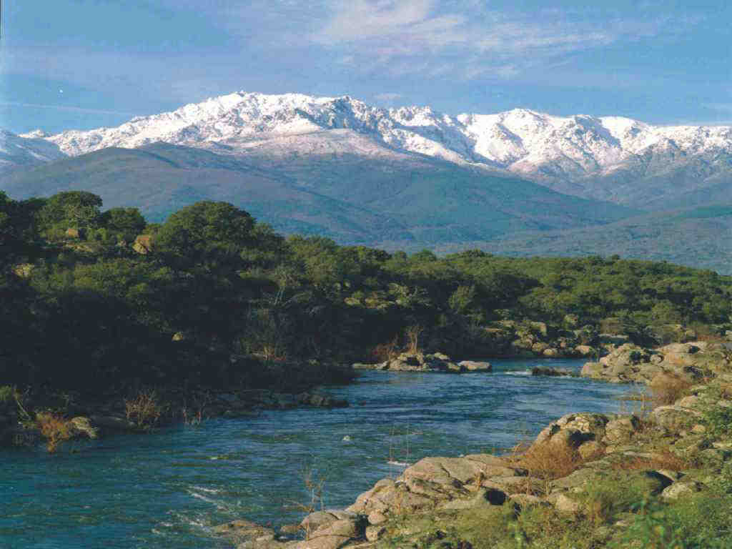 El Almanzor desde el río Teitar, fotografía de Foto Julio en Candeleda